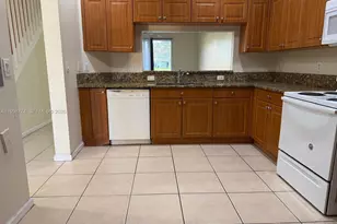 8246 SW 27th St, Miramar, FL 33025 - Photo 6