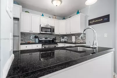 2033 NE 33rd Ave #2, Fort Lauderdale, FL 33305 - Photo 2