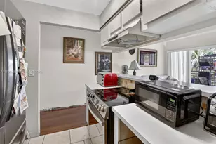 5240 NE 6th Ave, Oakland Park, FL 33334 - Photo 10