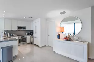 68 SE 6th St, Miami, FL 33131 - Photo 10