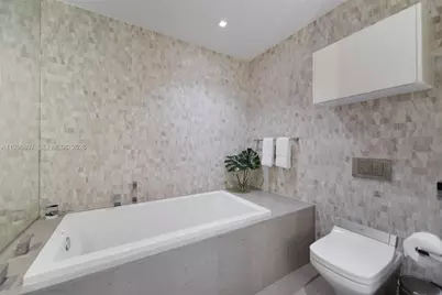 68 SE 6th St #2312, Miami, FL 33131 - Photo 18