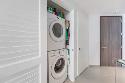 68 SE 6th St #2312, Miami, FL 33131 - Photo 20
