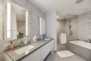 68 SE 6th St, Miami, FL 33131 - Photo 16