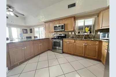 10140 SW 26th Ter, Miami, FL 33165 - Photo 10