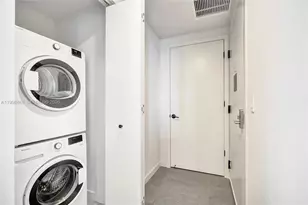 121 NE 5th St, Miami, FL 33132 - Photo 10