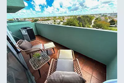 1825 W 44th Pl #808, Hialeah, FL 33012 - Photo 8