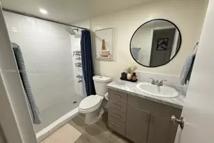 1825 W 44th Pl, Hialeah, FL 33012 - Photo 14