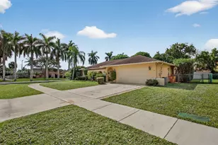 701 NW 41st Terrace, Deerfield Beach, FL 33442 - Photo 2