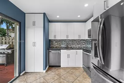 11166 NW 37th St, Sunrise, FL 33351 - Photo 8