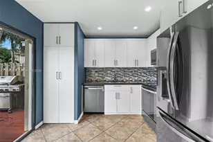 11166 NW 37th St, Sunrise, FL 33351 - Photo 8