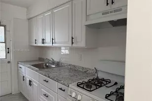 9283 SW 39th St, Miami, FL 33165 - Photo 4