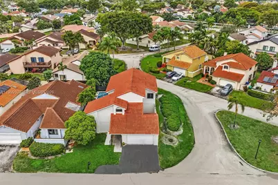 17532 NW 61st Ct N, Hialeah, FL 33015 - Photo 6
