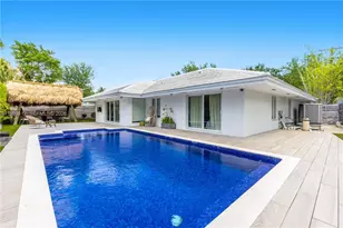 524 Warren Ln, Key Biscayne, FL 33149 - Photo 1