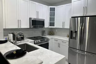 7690 S Southwood Cir, Davie, FL 33328 - Photo 1