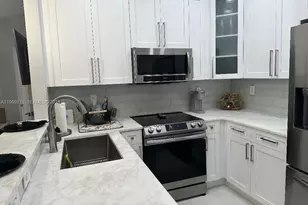 7690 S Southwood Cir, Davie, FL 33328 - Photo 4