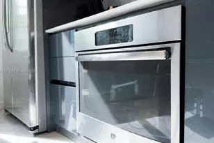 31 SE 6th St, Miami, FL 33131 - Photo 18