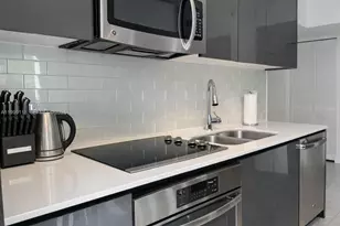 31 SE 6th St, Miami, FL 33131 - Photo 14