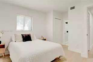 2736 NW 21st Ave, Oakland Park, FL 33311 - Photo 10