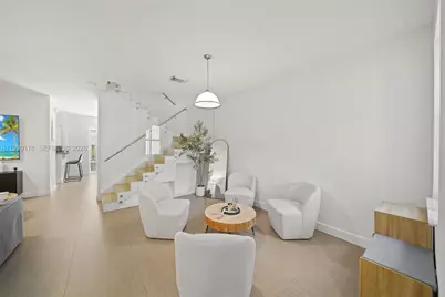 11613 NW 78th St, Doral, FL 33178 - Photo 4