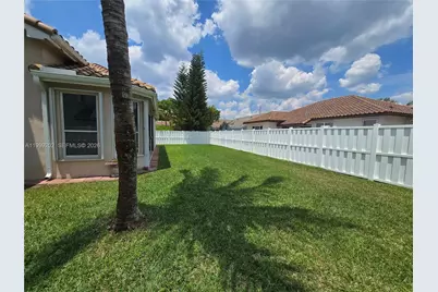 18341 NW 10th St, Pembroke Pines, FL 33029 - Photo 14