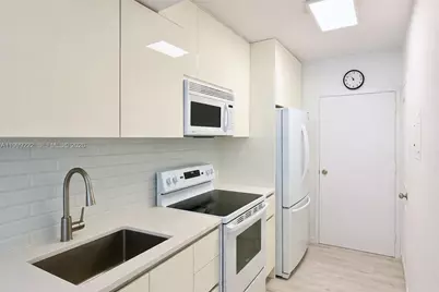 100 Lincoln Rd #430, Miami Beach, FL 33139 - Photo 6