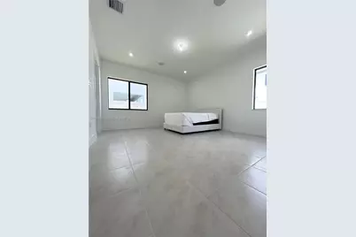 8037 NW 46th Ter, Doral, FL 33166 - Photo 10