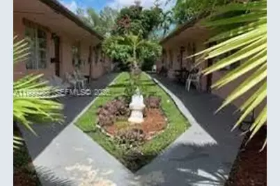 129 SE 5th St, Hallandale Beach, FL 33009 - Photo 2