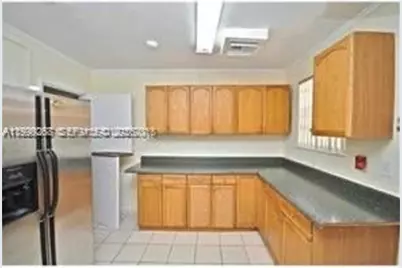 129 SE 5th St, Hallandale Beach, FL 33009 - Photo 4