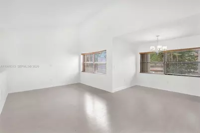 685 W Park Dr #206-11, Miami, FL 33172 - Photo 6