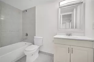 685 W Park Dr, Miami, FL 33172 - Photo 28