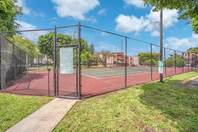 685 W Park Dr #206-11, Miami, FL 33172 - Photo 4