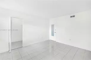 685 W Park Dr, Miami, FL 33172 - Photo 22