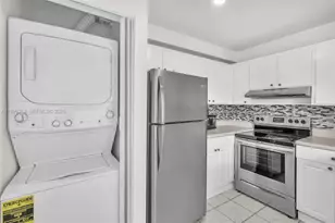 685 W Park Dr, Miami, FL 33172 - Photo 12