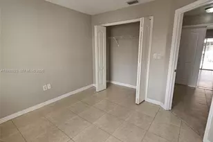 2527 W 76th St, Hialeah, FL 33016 - Photo 16