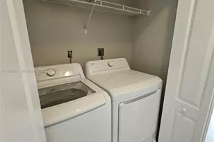 2527 W 76th St, Hialeah, FL 33016 - Photo 22