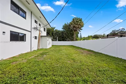 630 NE 166th St #3, Miami, FL 33162 - Photo 36