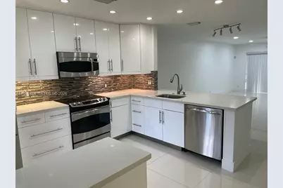 454 Lakeview Dr #2, Weston, FL 33326 - Photo 2
