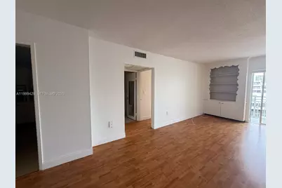 400 Kings Point Dr #527, Sunny Isles Beach, FL 33160 - Photo 2