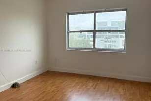 400 Kings Point Dr, Sunny Isles Beach, FL 33160 - Photo 4