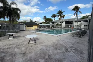 823 NE 199th St, Miami, FL 33179 - Photo 26