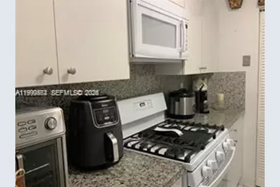 1300 W 53rd St #19, Hialeah, FL 33012 - Photo 6