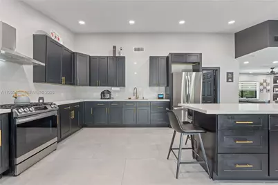 18462 SW 88th Pl, Cutler Bay, FL 33157 - Photo 16