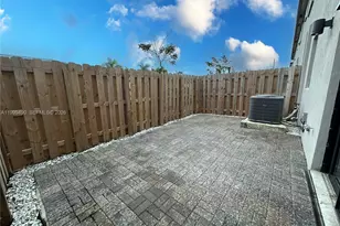 949 NE 211th St, Miami, FL 33179 - Photo 10
