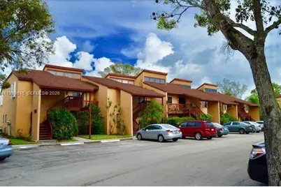 604 E Lakeview Dr E #604, Royal Palm Beach, FL 33411 - Photo 2