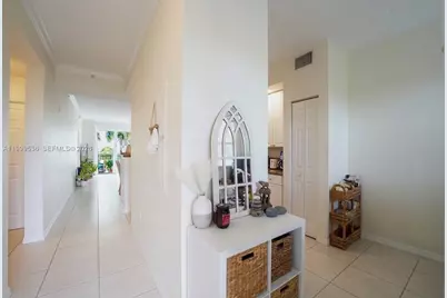 26 Royal Palm Way #304, Boca Raton, FL 33432 - Photo 2