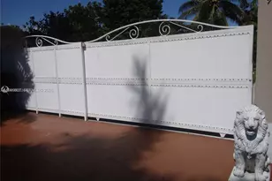 9841 SW 48th St, Miami, FL 33165 - Photo 2