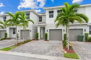 110 SW 171st Wy, Pembroke Pines, FL 33027 - Photo 2