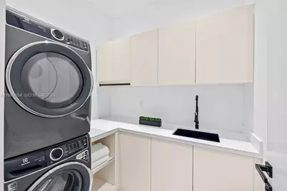 325 W 63rd St, Miami Beach, FL 33141 - Photo 18