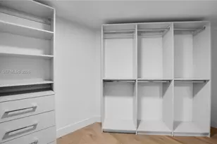 555 NE 34th St, Miami, FL 33137 - Photo 24