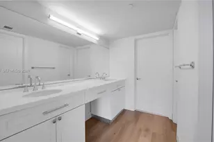 555 NE 34th St, Miami, FL 33137 - Photo 22